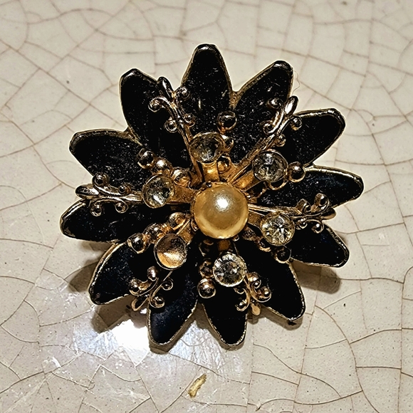 Vintage Coro black enamel fleur-de-lis rhinestone pearl brooch - Picture 3 of 6